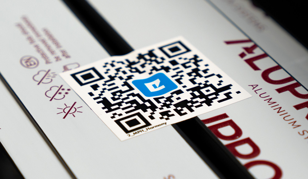 We have proven that ecology and convenience can go hand in hand. QR codes linking to digital installation instructions have started appearing on our product packaging, initially on mosquito nets. This initiative has allowed us to save tonnes of paper, whilst giving customers immediate access to instructions without the need to log in to our comprehensive Benefit Eko-Okna knowledge base.