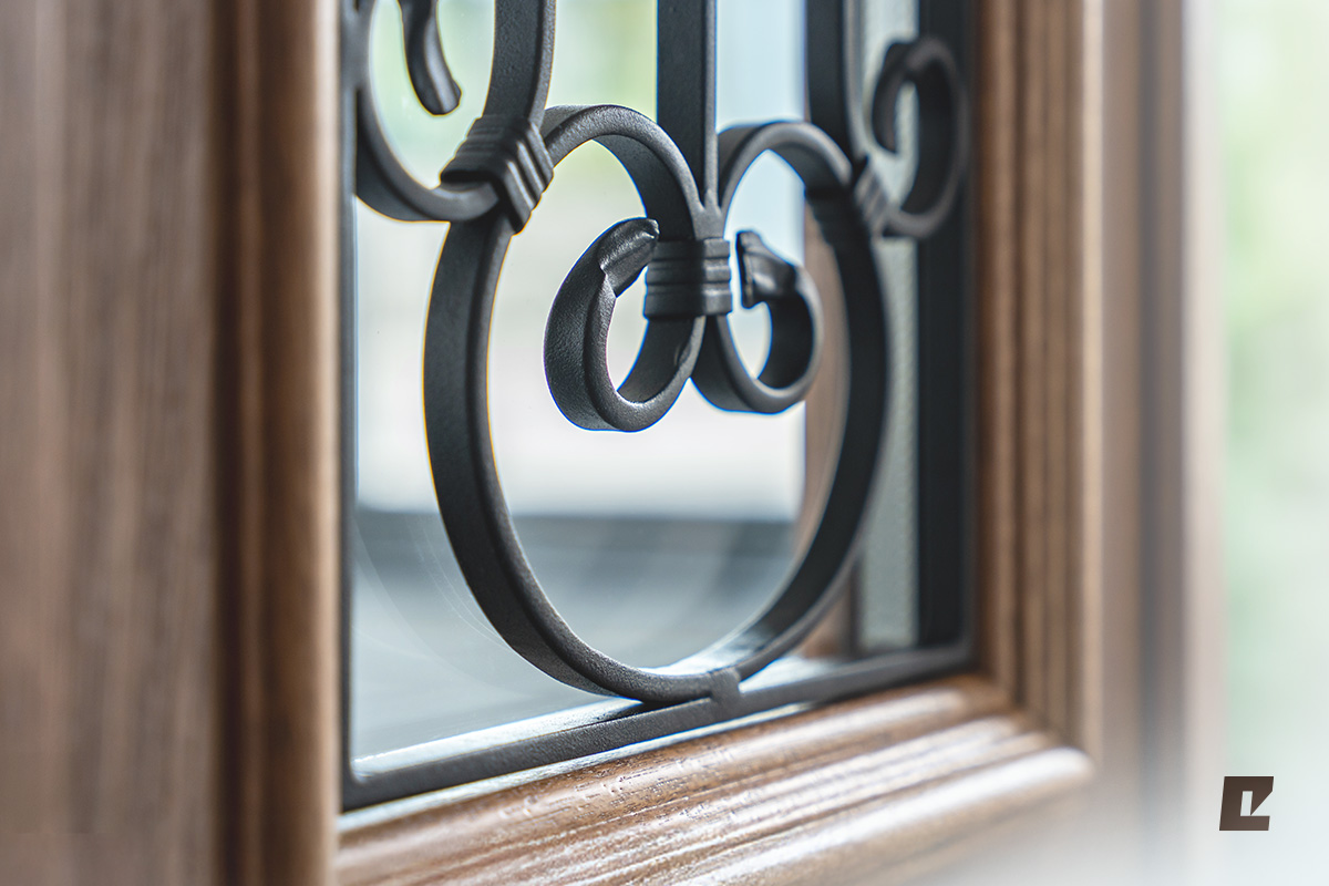 Ornamental grilles and surface-mounted glazing beads: new additions for wooden joinery