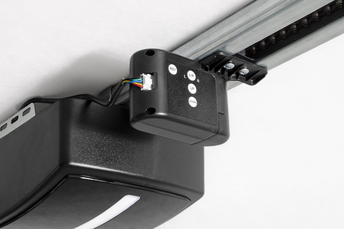 A smart garage door at a standard price? With INFINITI, it’s possible